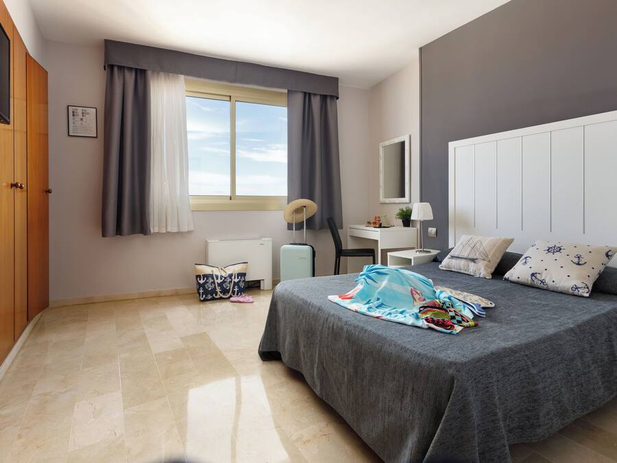 Double Room, Sea View | In-room safe, desk, free WiFi, bed sheets