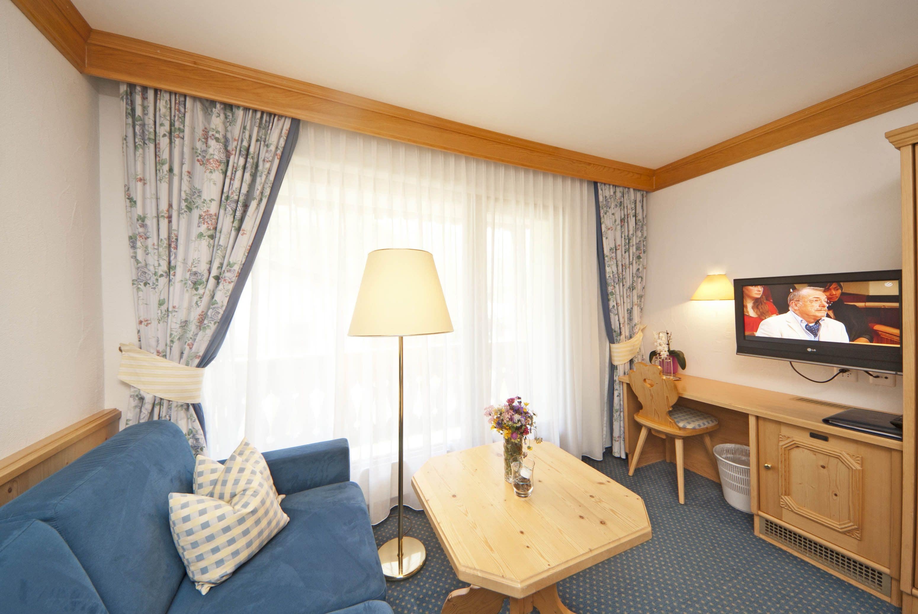 standard double room, balcony (alpenrose) | 1 bedroom, minibar, in-room safe, desk