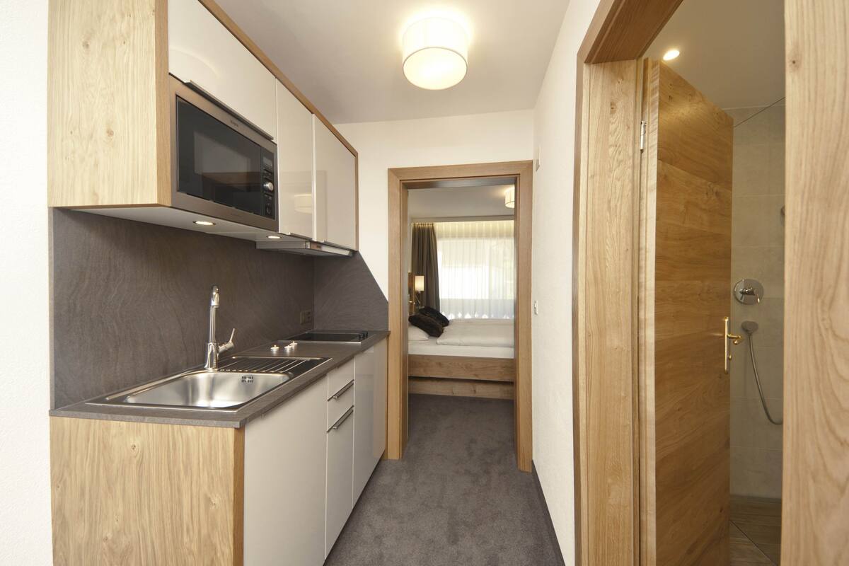 standard suite, 1 bedroom, balcony (feuerlilie) | 1 bedroom, minibar, in-room safe, desk