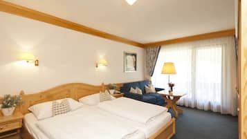 Standard Double Room, Balcony (Alpenrose) | Minibar, in-room safe, desk, free WiFi