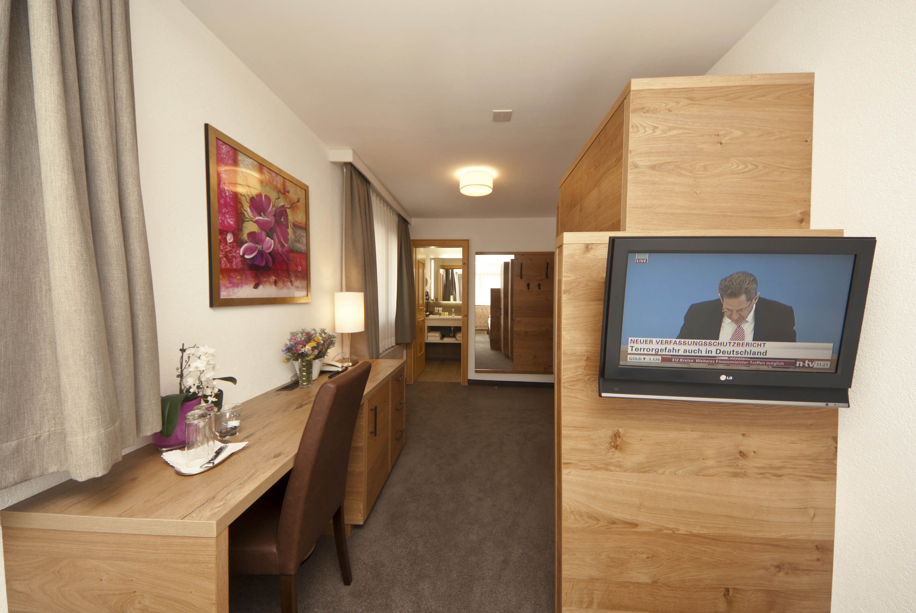 double room (annemone) | bathroom | free toiletries, hair dryer, bathrobes, slippers