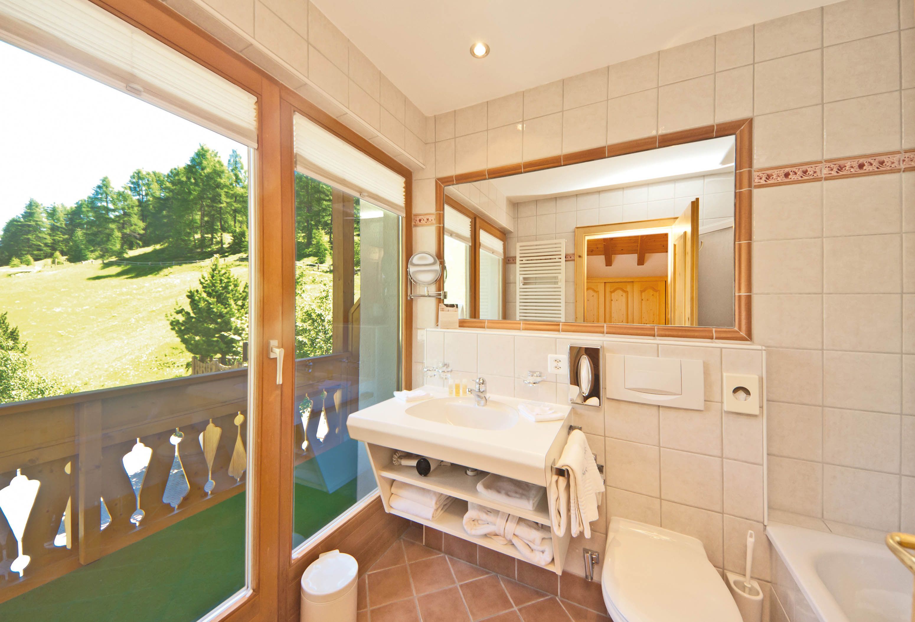 superior suite, 1 bedroom, balcony | bathroom | free toiletries, hair dryer, bathrobes, slippers