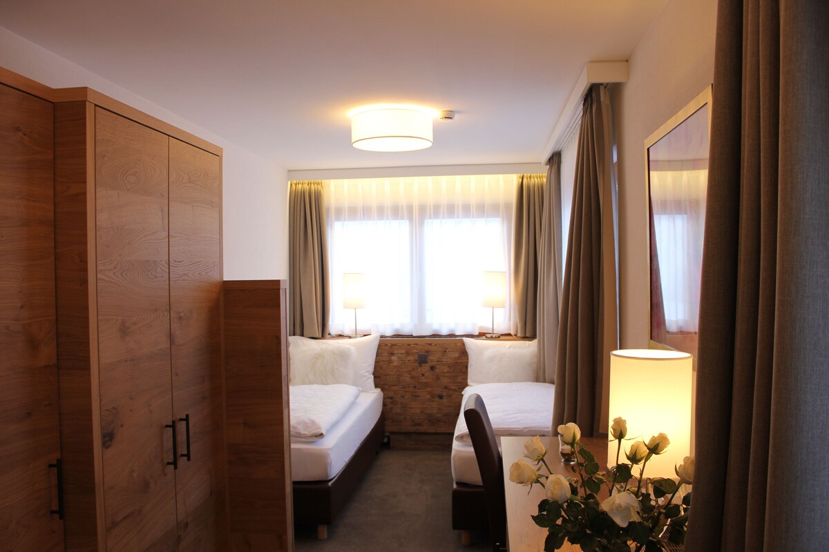 Double Room (Klein)