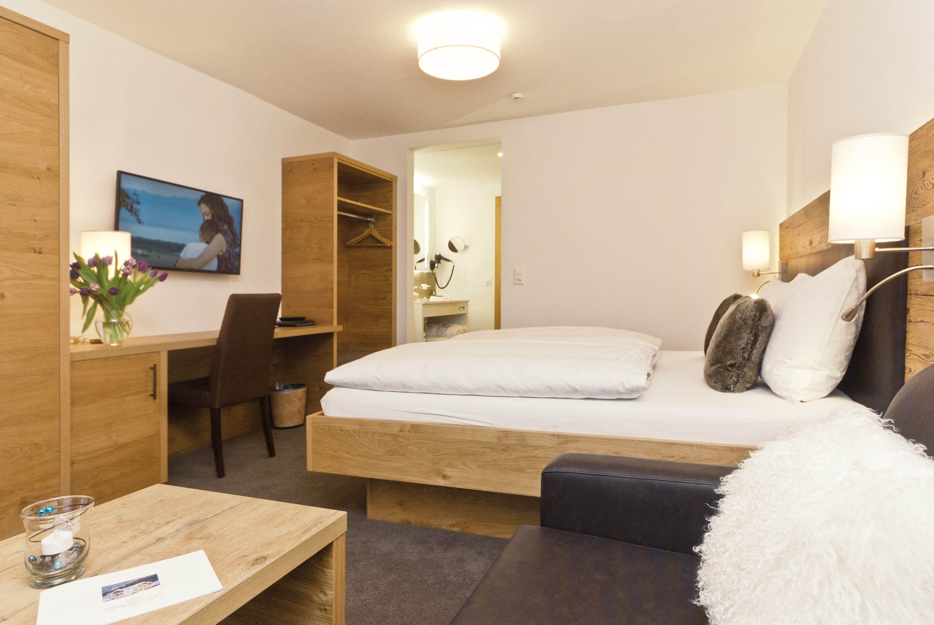 standard double room, balcony (alpenrose) | 1 bedroom, minibar, in-room safe, desk