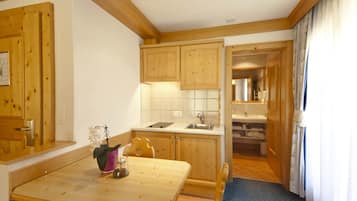 Studio, Balkon (Margaritte) | Essbereich im Zimmer