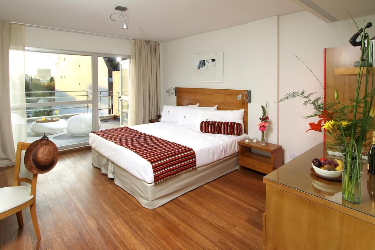 1 bedroom, premium bedding, down duvets, minibar