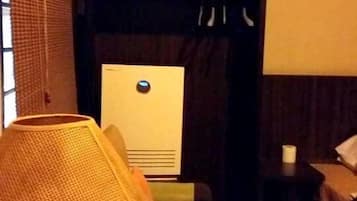 Deluxe Double Room (Across the road) | Living area