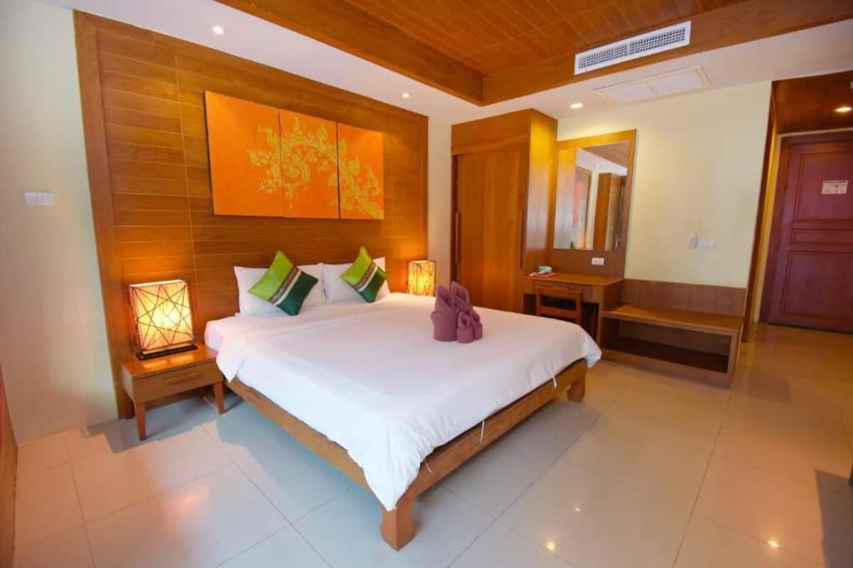 Deluxe Twin Room, Pool Access | In-room safe, desk, blackout drapes, cribs/infant beds