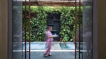 Couples treatment rooms, body treatments, hydrotherapy, aromatherapy