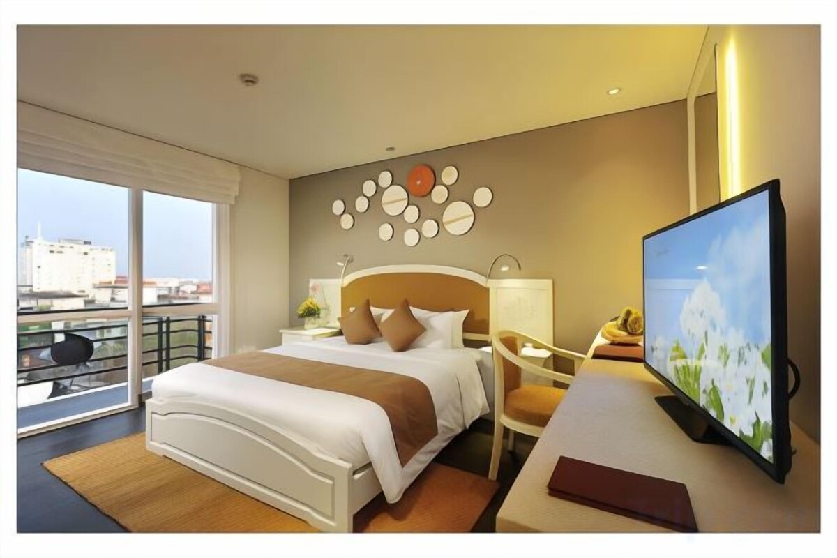 Minibar, in-room safe, desk, soundproofing
