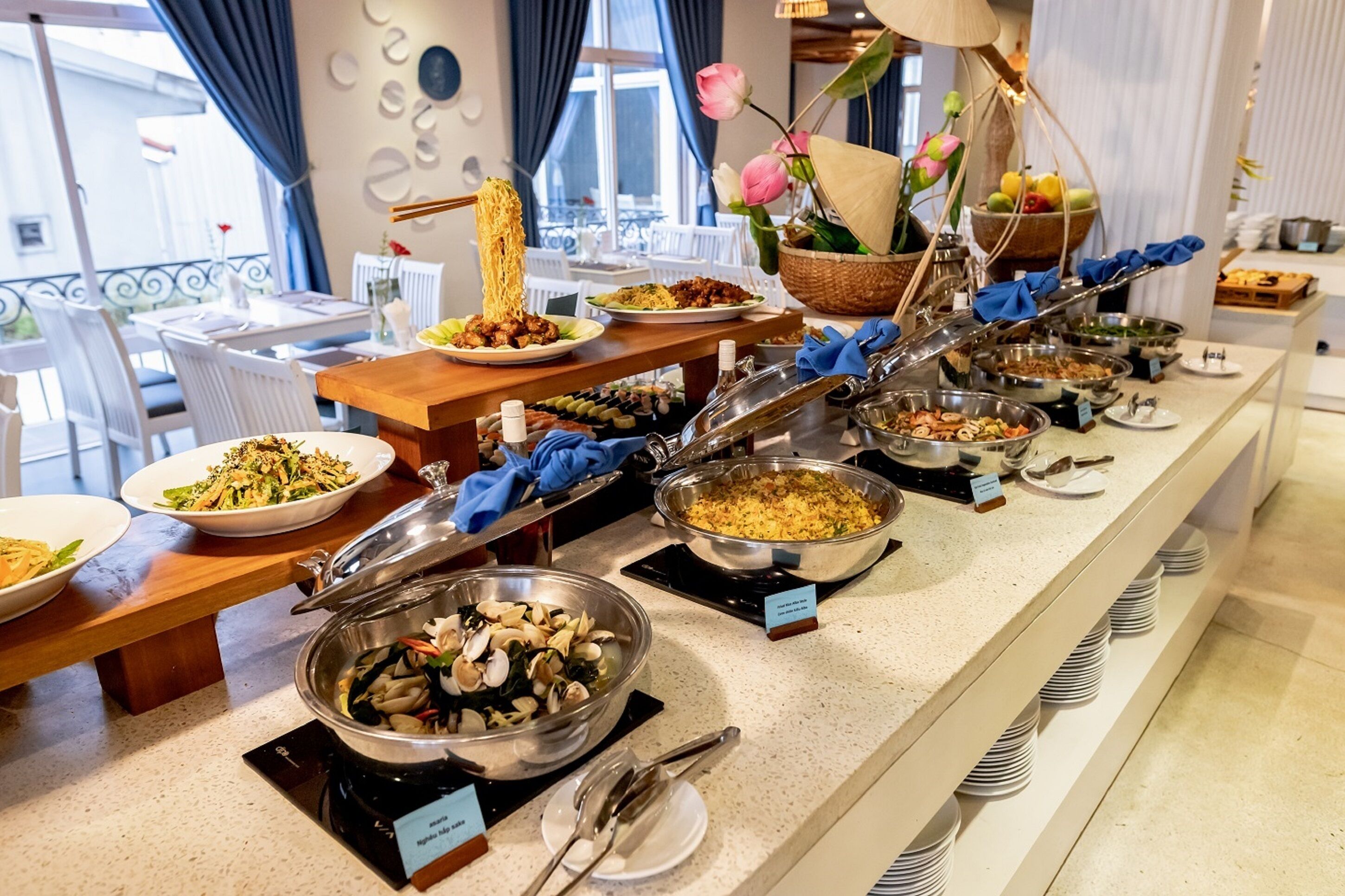 Morgunverðarhlaðborð daglega (140000 VND á mann)