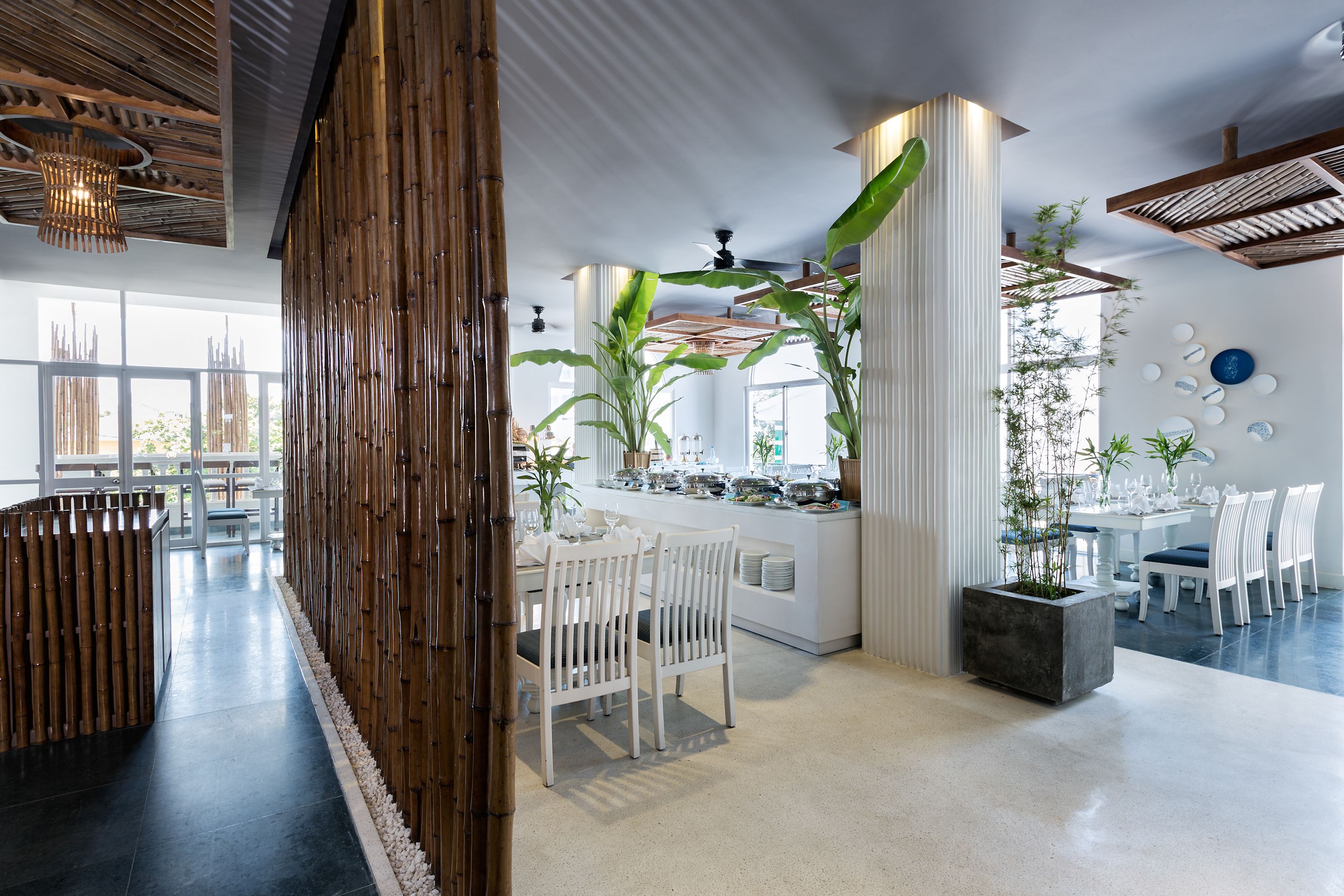 breakfast, lunch and dinner served