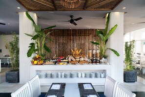 Breakfast, lunch and dinner served - Alba Spa Hotel (Hue)