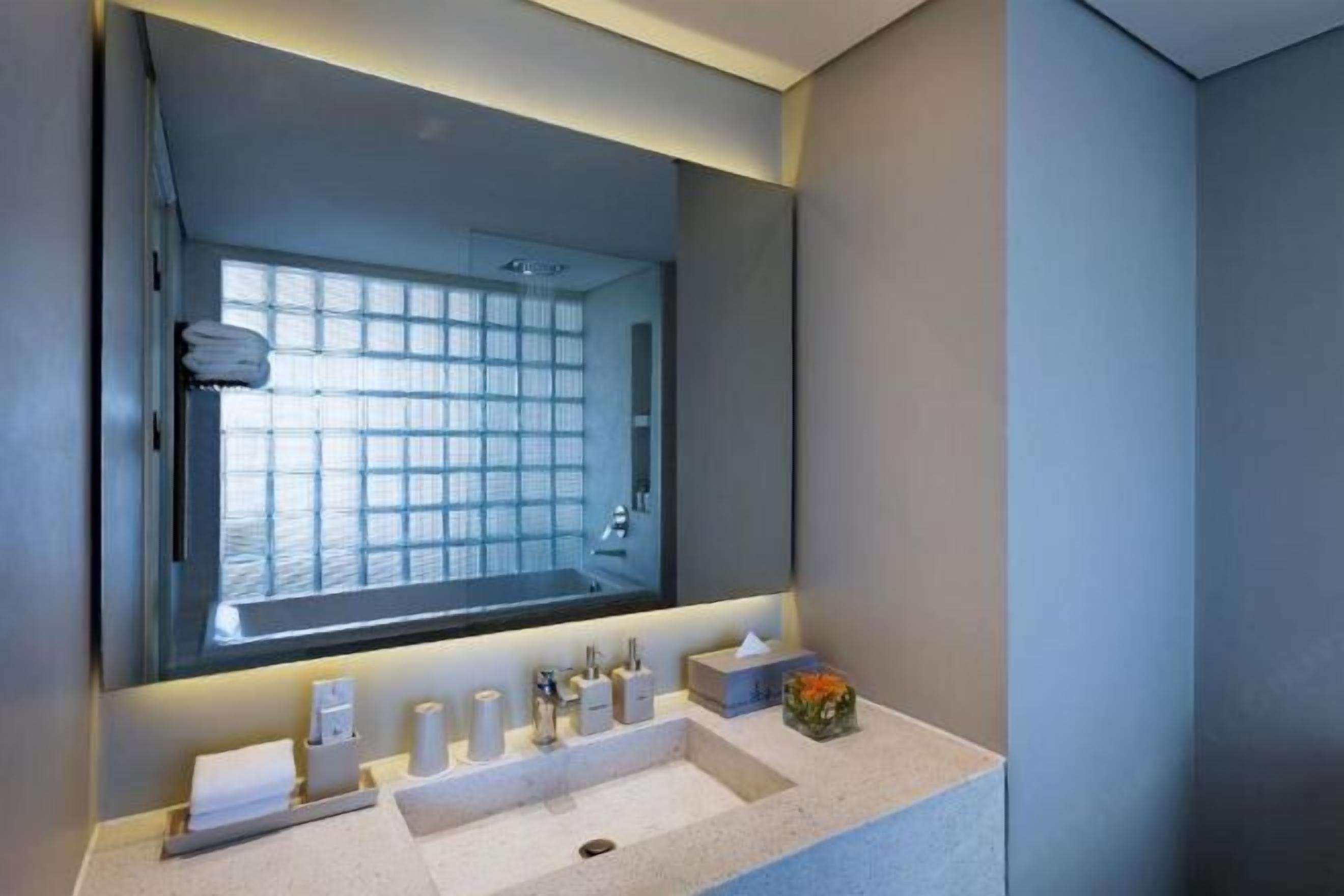 Bad | Toalettartikler (inkludert), hårføner, badekåper og tøfler