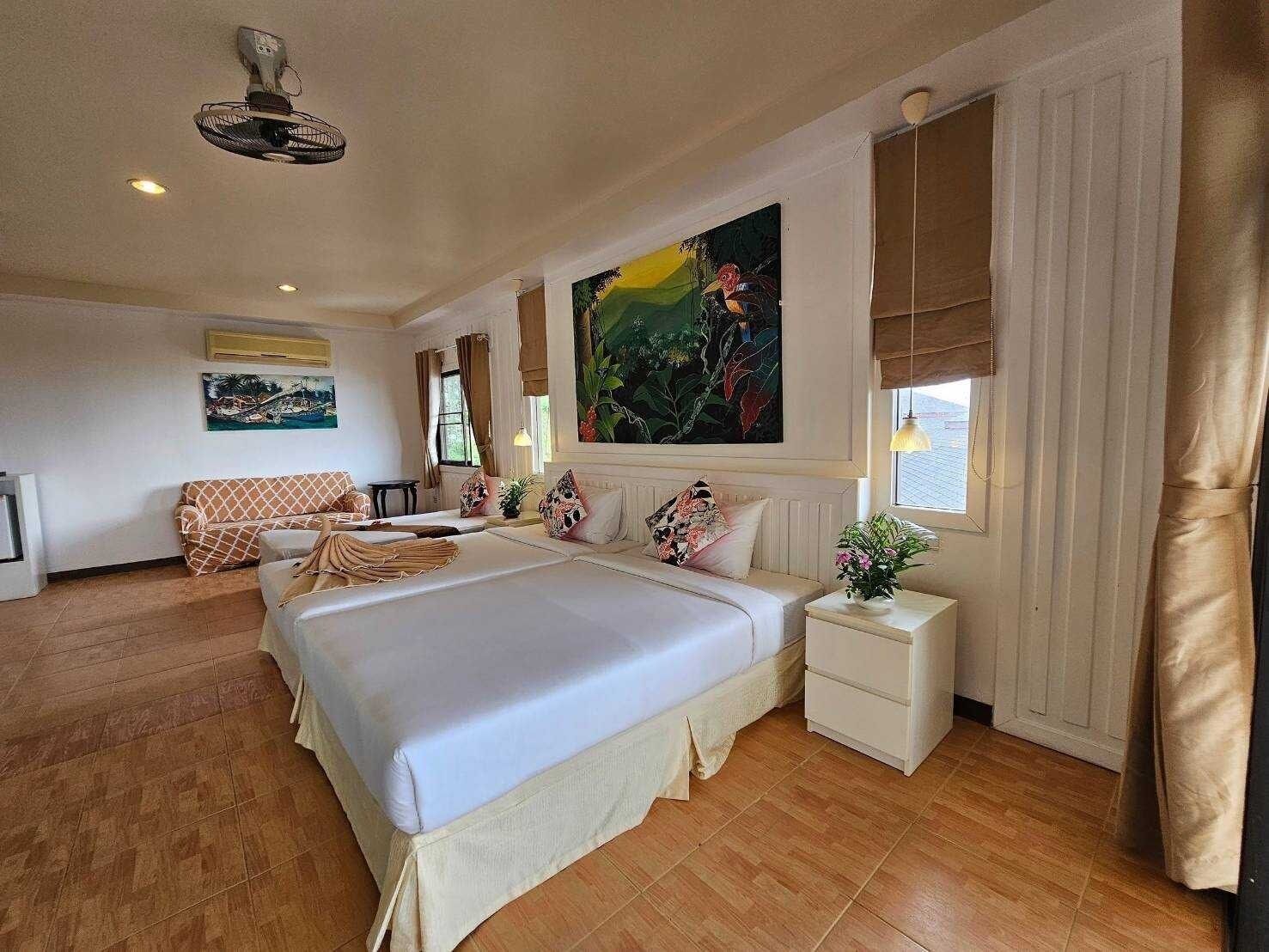 Brankas dan tempat tidur bayi (biaya tambahan)