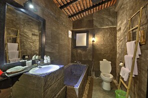 Free toiletries, hair dryer, bathrobes, slippers - Retreat Villa Boutique Spa (Siem Reap)