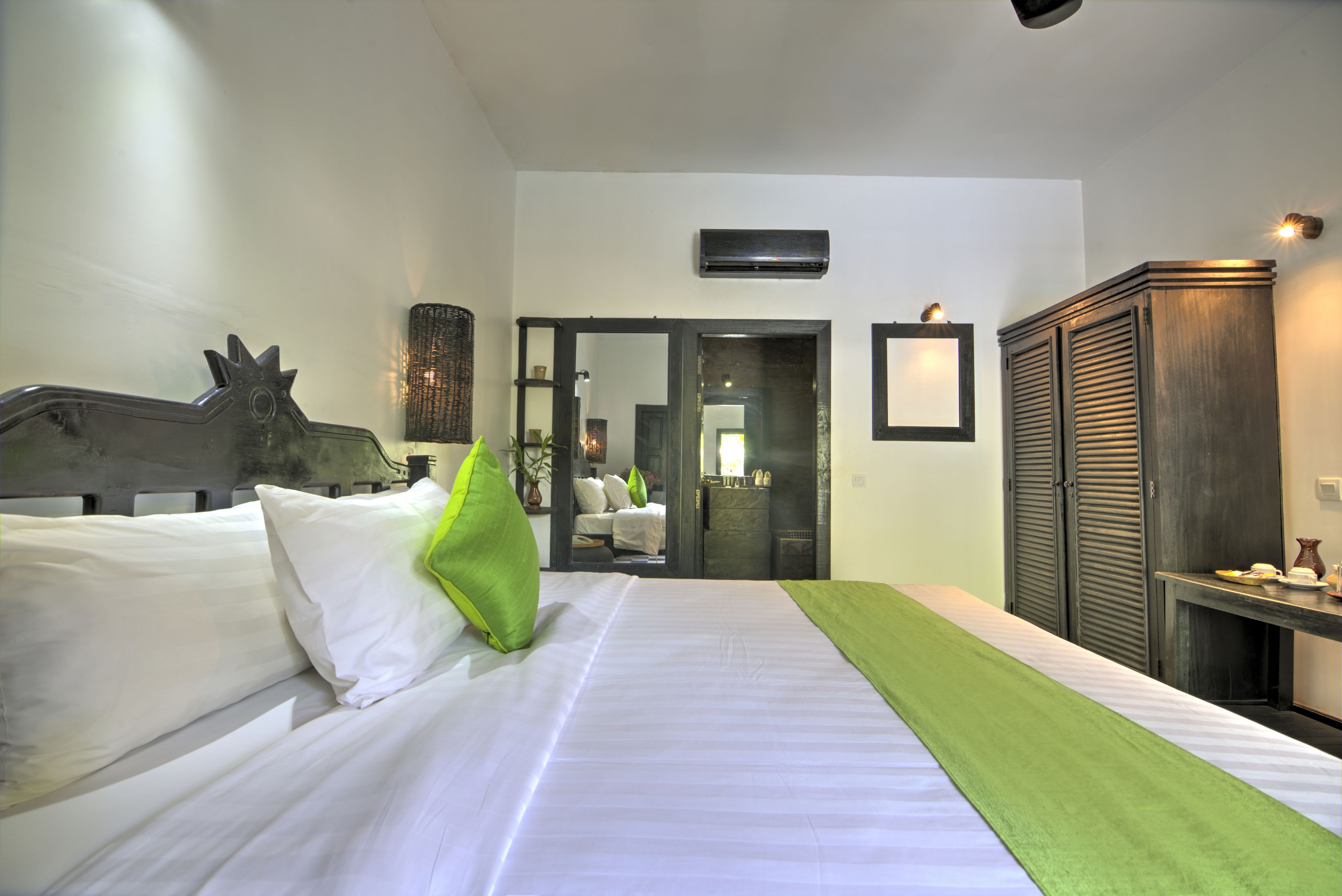 Deluxe Single Room, Garden View | Minibar, in-room safe, individually decorated, individually furnished