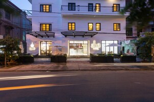 Front of property - evening/night