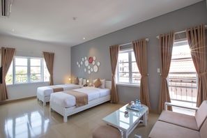 Quarto casal executivo, vista para a cidade (Alba) | Frigobar, cofres nos quartos, escrivaninha, cortinas blackout