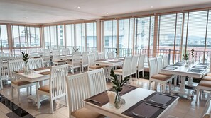 Breakfast, lunch and dinner served - Alba Hotel (Hue)