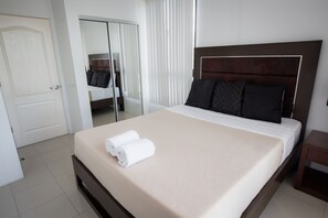 Villa de 3 dormitorios | Decoración personalizada, muebles diferentes y escritorio 