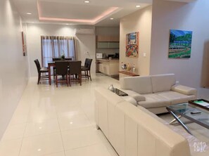 3 Bedroom Apartment | Living area