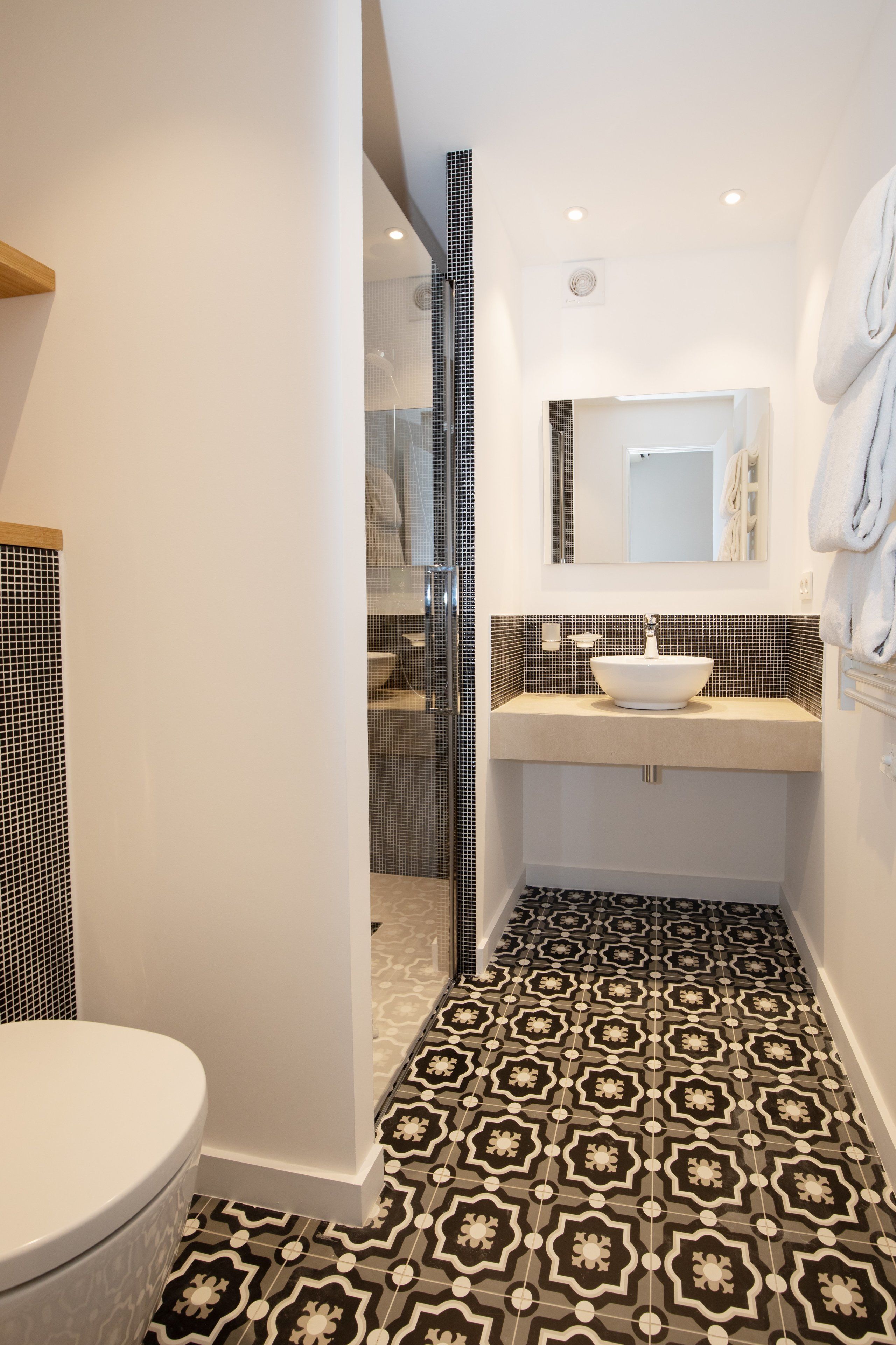 studio | bathroom | shower, free toiletries, hair dryer, towels