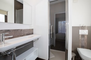 Shower, free toiletries, hair dryer, towels