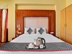 Chambre Deluxe, 1 trĂšs grand lit | Bureau, accĂšs au Wi-Fi (inclus)