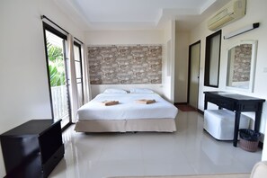 Deluxe Family Room | Caja de seguridad en la habitación, wifi gratis y ropa de cama 