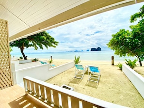 Beach Front Room | In-room safe, free WiFi, bed sheets - Kohhai Fantasy Resort & Spa (Ko Lanta)