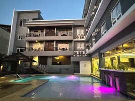 Outdoor pool, pool loungers