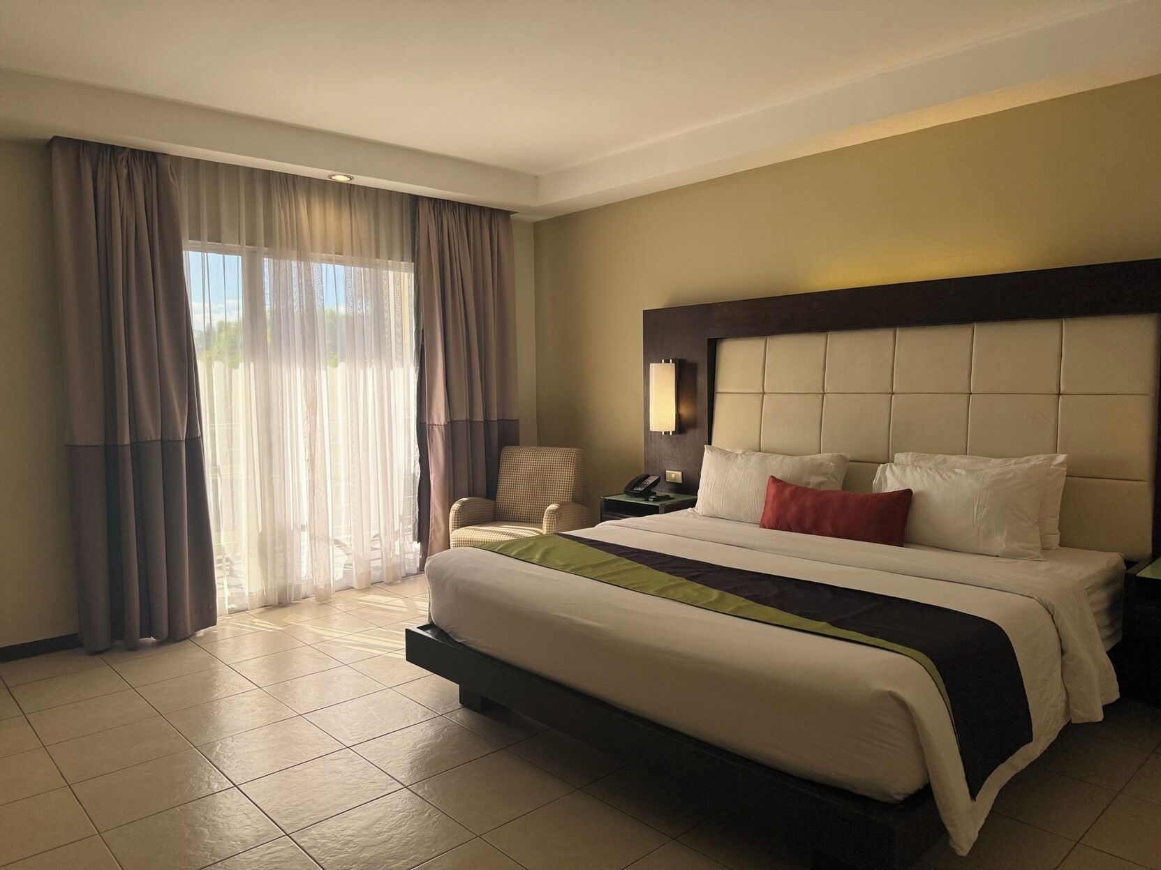 Iron/ironing board, free WiFi, bed sheets, wheelchair access
