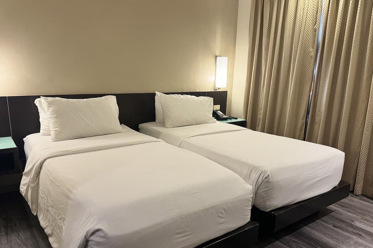 Iron/ironing board, free WiFi, bed sheets, wheelchair access