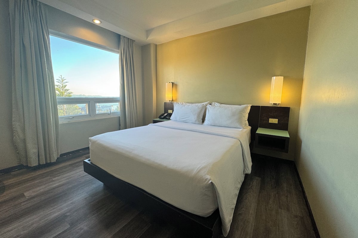 Iron/ironing board, free WiFi, bed sheets, wheelchair access