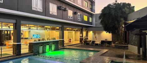 Outdoor pool, sun loungers