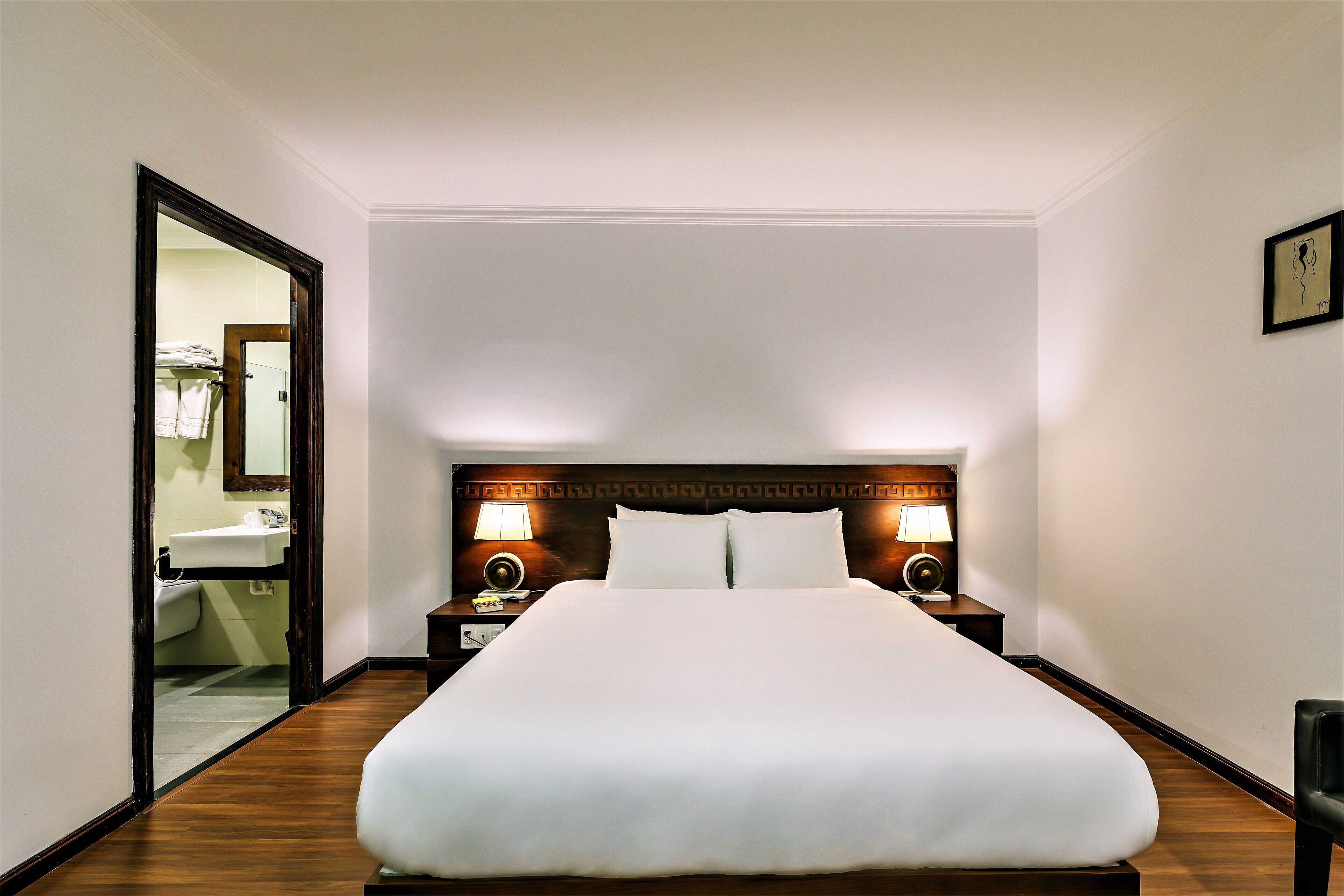 standard double room | minibar, in-room safe, blackout curtains, soundproofing