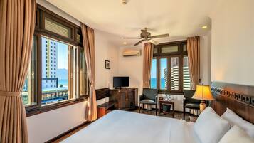 Deluxe Ocean View | Minibar, in-room safe, blackout curtains, soundproofing