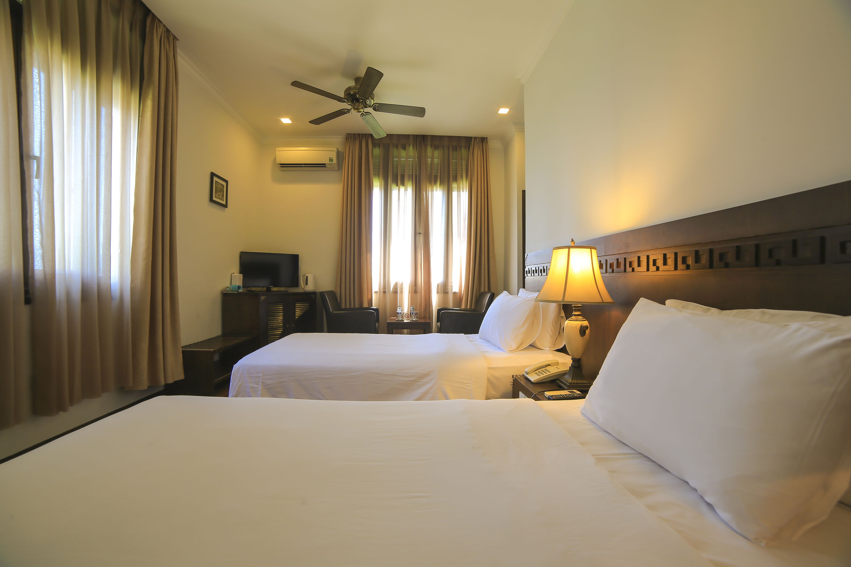 deluxe room partial view | minibar, in-room safe, blackout curtains, soundproofing