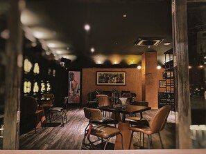 Breakfast, lunch and dinner served - Chu Hotel (Da Nang)