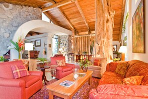 En 39-tommers Flatskjerm-TV med kabel-kanaler