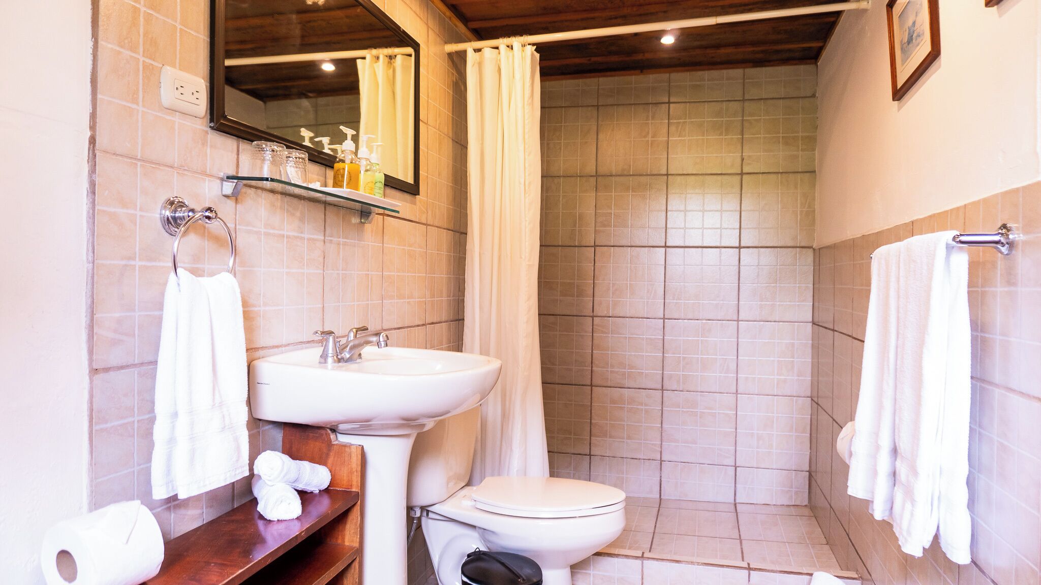 standard room, garden view | bathroom | towels, soap, shampoo