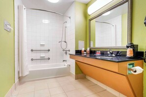 Habitación, 1 cama de matrimonio grande, accesible para personas con discapacidad, no fumadores | Ropa de cama de alta calidad y colchones con acolchado adicional