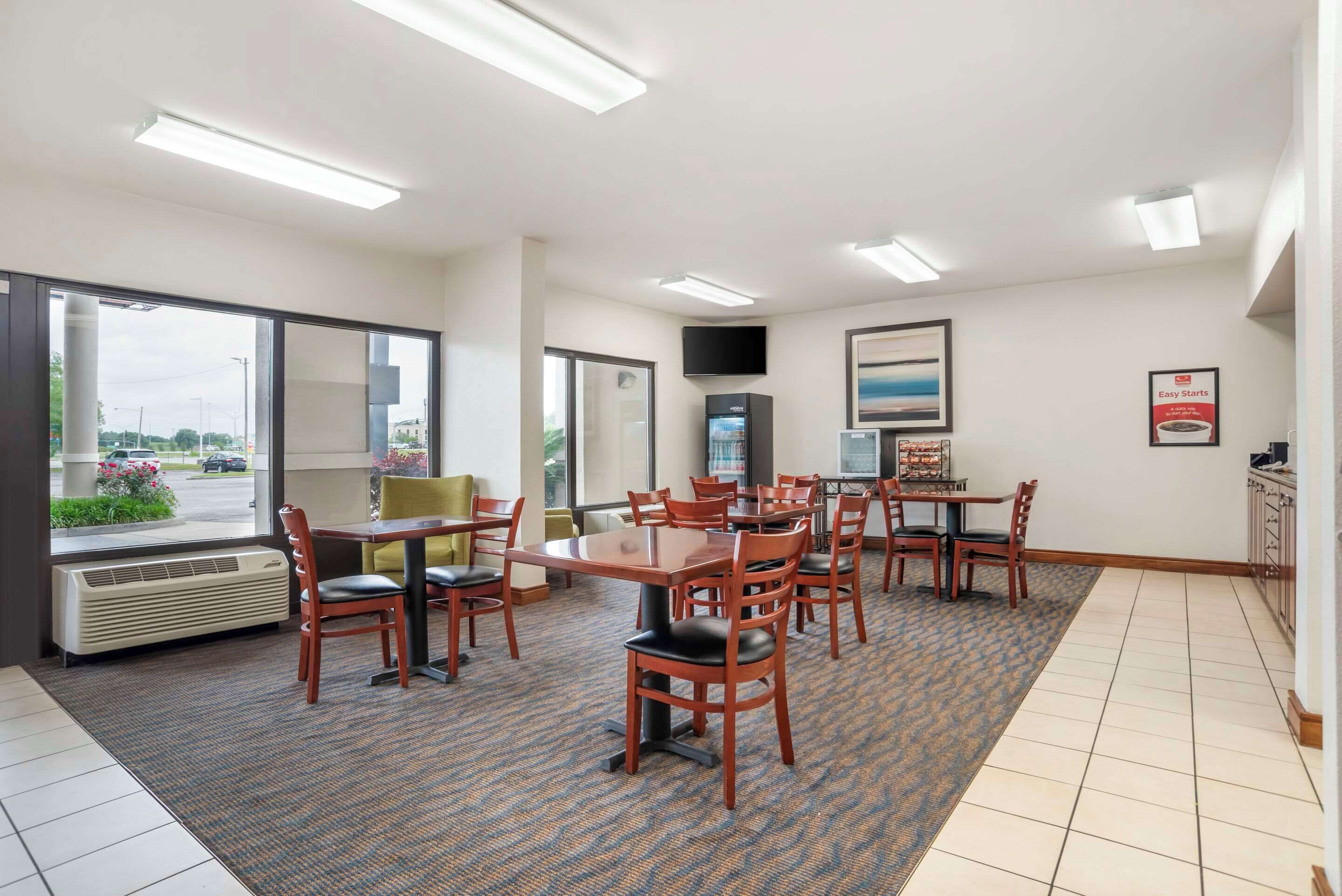 Free daily continental breakfast