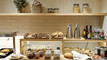 Esmorzar diari d'estil bufet (15 EUR per persona)