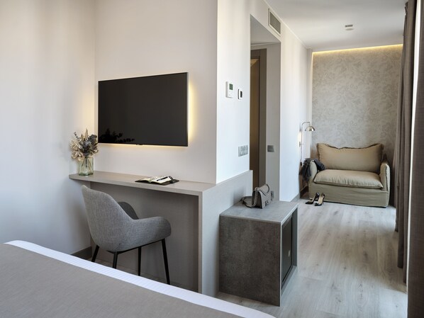 Junior Suite, Terrace | Egyptian cotton sheets, premium bedding, down comforters