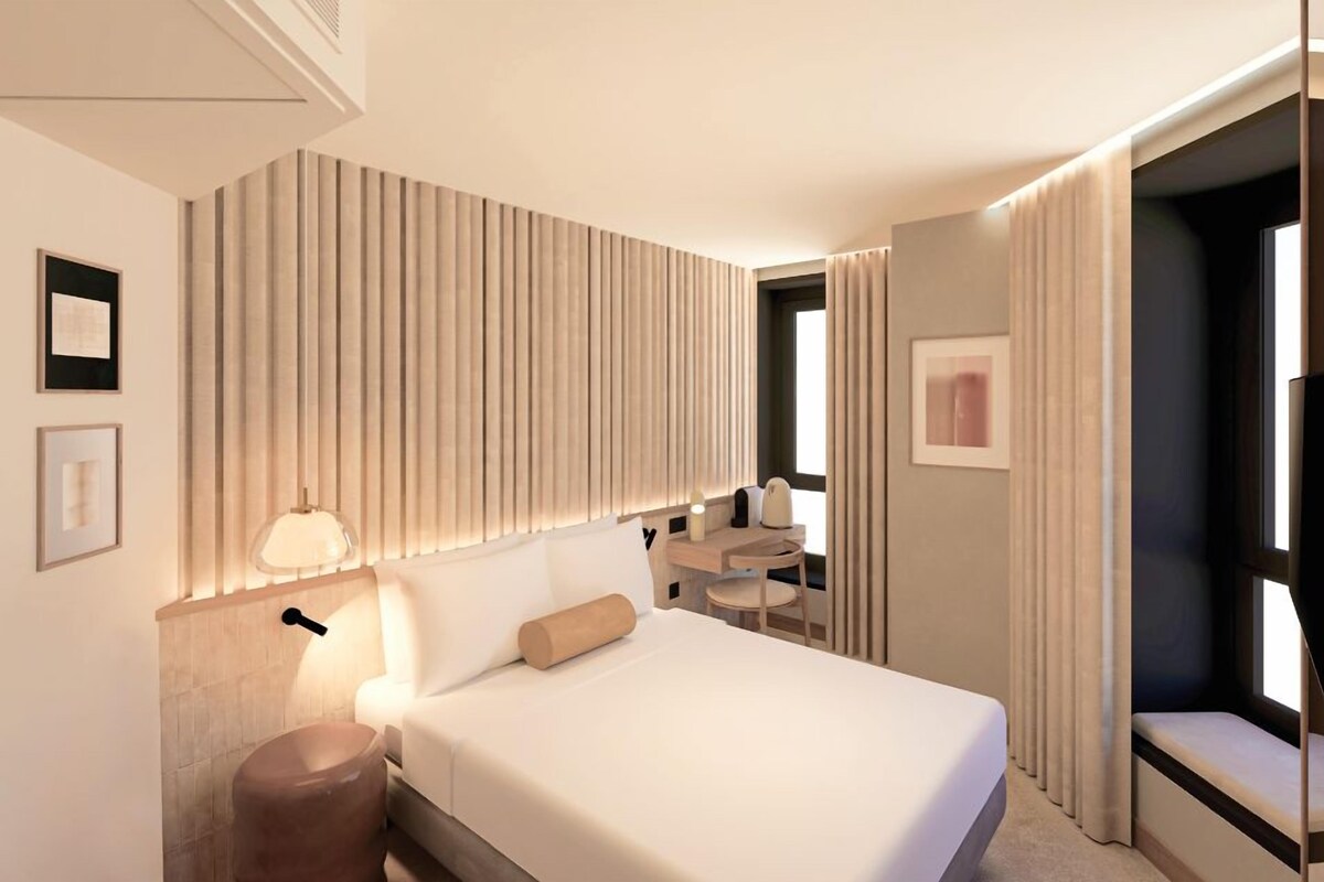 Habitación Deluxe | Minibar, caja de seguridad en la habitación y escritorio 
