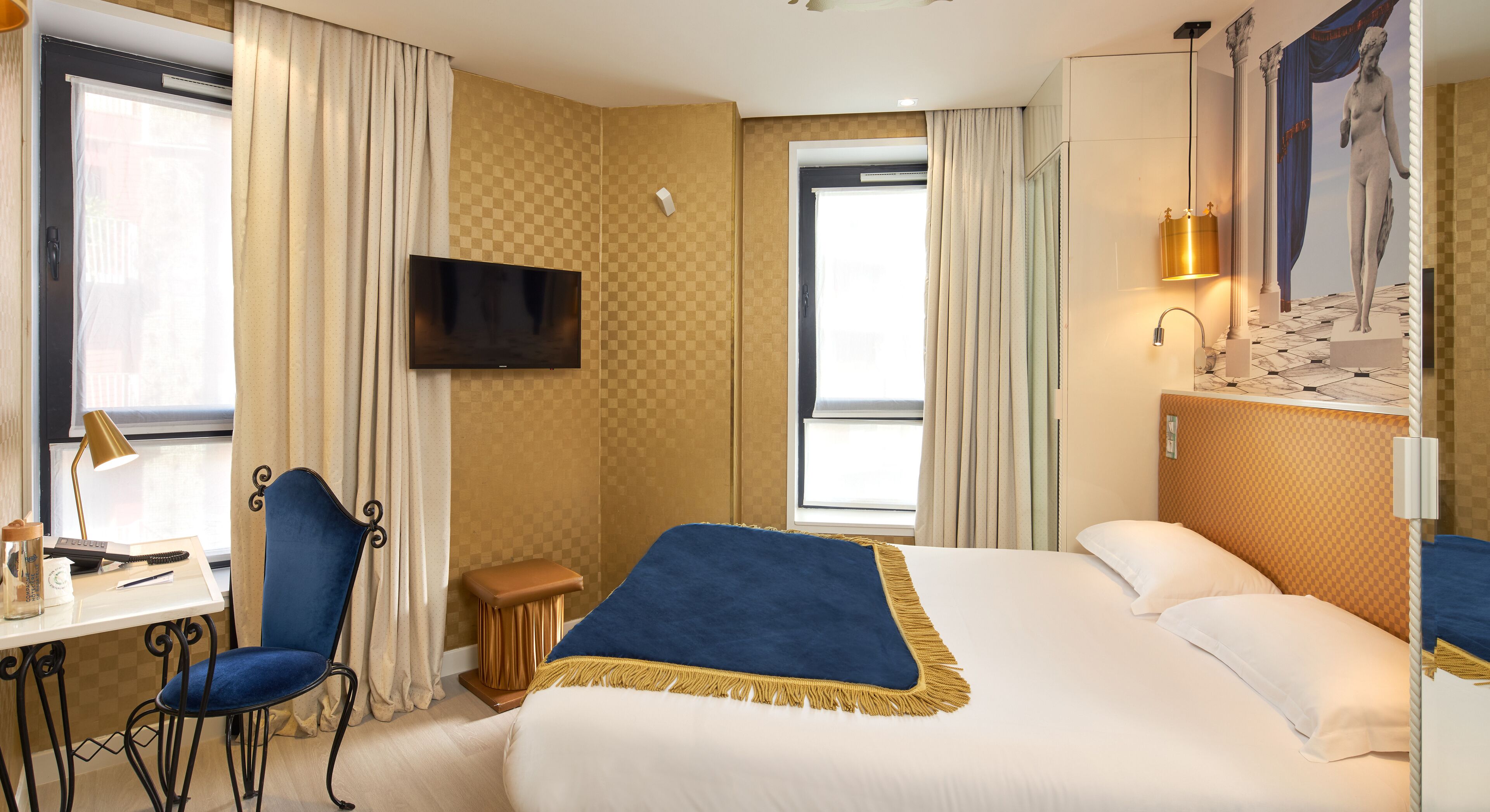 classic double or twin room | minibar, in-room safe, desk, soundproofing