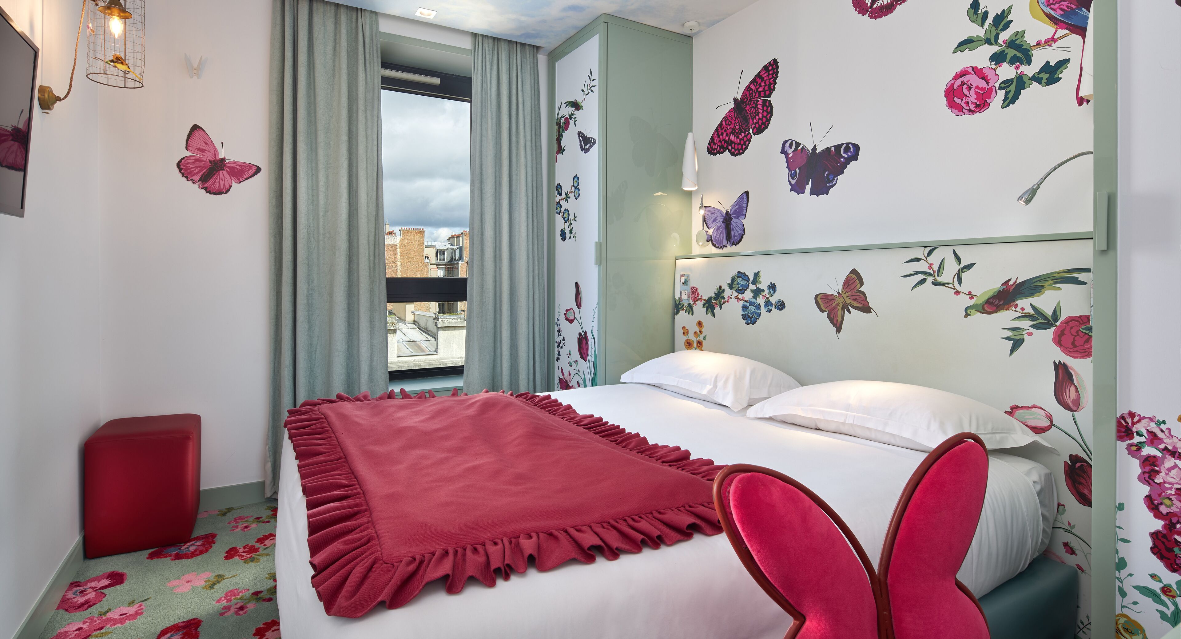 classic double or twin room | minibar, in-room safe, desk, soundproofing