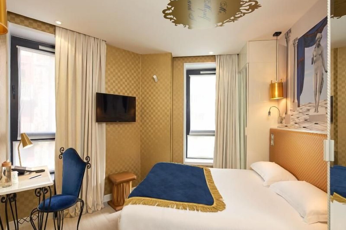 Minibar, in-room safe, desk, soundproofing